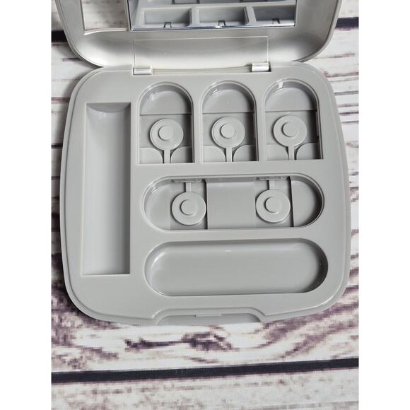 Mary Kay MK Signature Custom Compact Grey Refillable Makeup Compact With Mirror - Picture 4 of 8